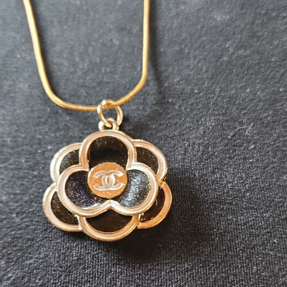 CHANEL Gold Floral Pendant Necklace